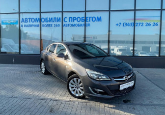 Подержанный автомобиль Opel Astra Hatchback 2013 года (7 фото)