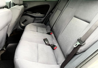 Подержанный автомобиль Nissan Almera Sedan 2005 года (15 фото)