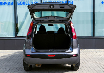 Подержанный автомобиль Nissan Note 2011 года (18 фото)