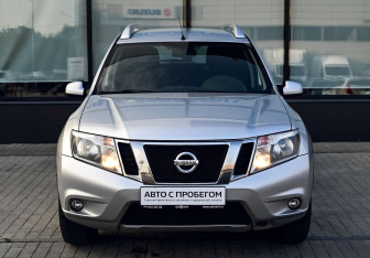 Подержанный автомобиль Nissan Terrano 2018 года (8 фото)