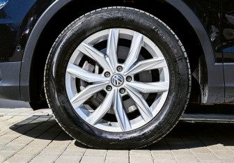 Подержанный автомобиль Volkswagen Tiguan 2017 года (25 фото)