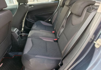 Подержанный автомобиль Peugeot 308 Hatchback 2012 года (18 фото)