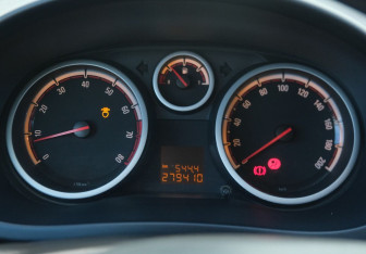 Подержанный автомобиль Opel Corsa 2007 года (16 фото)