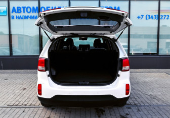 Подержанный автомобиль Kia Sorento 2015 года (22 фото)