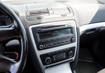 Подержанный автомобиль Skoda Octavia Liftback 2011 года (10 фото)