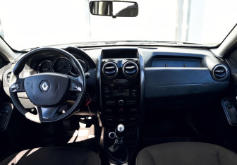 Подержанный автомобиль Renault Duster 2017 года (18 фото)