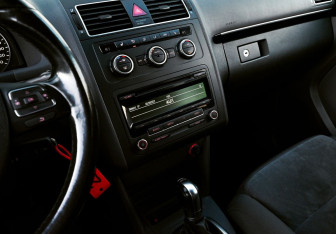 Подержанный автомобиль Volkswagen Touran 2012 года (13 фото)