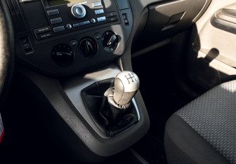 Подержанный автомобиль Ford C-MAX 2004 года (3 фото)