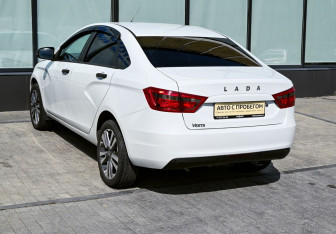 Подержанный автомобиль LADA (ВАЗ) Vesta Sedan 2017 года (3 фото)