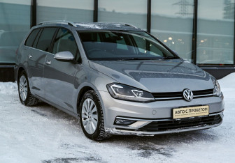 Подержанный автомобиль Volkswagen Golf Wagon 2018 года (7 фото)