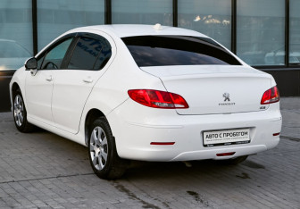 Подержанный автомобиль Peugeot 408 2013 года (3 фото)