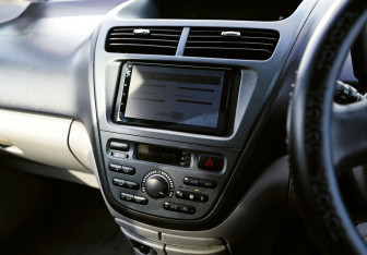 Подержанный автомобиль Toyota Opa 2001 года (11 фото)