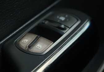 Подержанный автомобиль Opel Corsa 2007 года (11 фото)