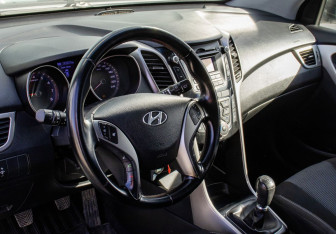 Подержанный автомобиль Hyundai i30 Hatchback 2013 года (15 фото)