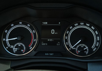 Подержанный автомобиль Skoda Rapid Liftback 2021 года (15 фото)