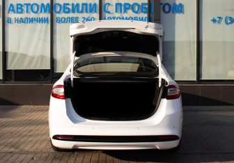 Подержанный автомобиль Ford Mondeo Sedan 2015 года (19 фото)