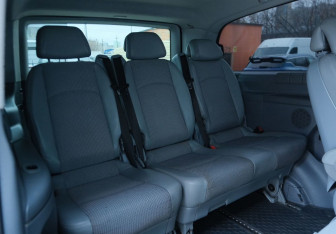 Подержанный автомобиль Mercedes-Benz Viano 2010 года (17 фото)
