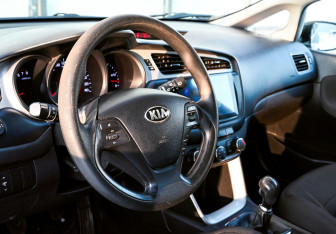 Подержанный автомобиль Kia Ceed Hatchback 2012 года (10 фото)