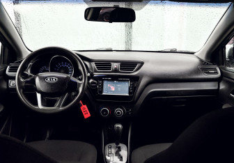 Подержанный автомобиль Kia Rio Sedan 2012 года (16 фото)