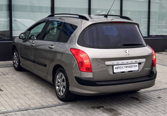 Подержанный автомобиль Peugeot 308 Wagon 2010 года (3 фото)