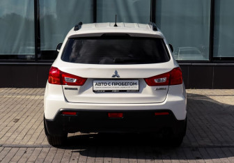 Подержанный автомобиль Mitsubishi ASX 2013 года (4 фото)