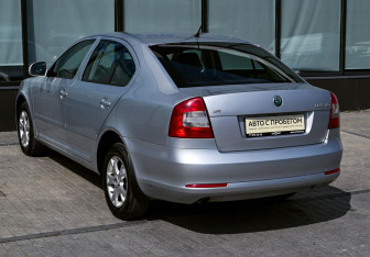 Подержанный автомобиль Skoda Octavia Liftback 2012 года (3 фото)