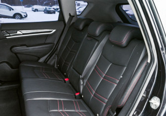 Подержанный автомобиль DongFeng AX7 2018 года (19 фото)