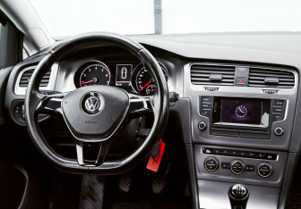 Подержанный автомобиль Volkswagen Golf Hatchback 2013 года (17 фото)