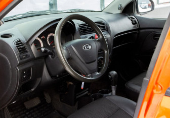 Подержанный автомобиль Kia Picanto 2008 года (9 фото)