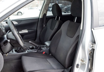 Подержанный автомобиль Subaru Impreza Hatchback 2008 года (14 фото)