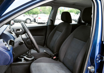 Подержанный автомобиль Ford Fiesta Hatchback 2007 года (14 фото)