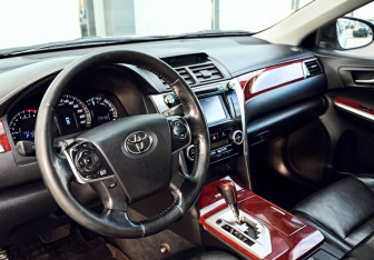 Подержанный автомобиль Toyota Camry Sedan 2013 года (15 фото)