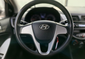 Подержанный автомобиль Hyundai Solaris Sedan 2011 года (12 фото)