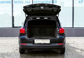 Подержанный автомобиль Volkswagen Tiguan 2012 года (18 фото)