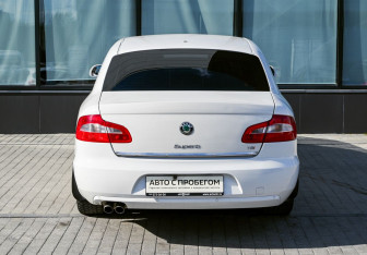 Подержанный автомобиль Skoda Superb Liftback 2011 года (4 фото)