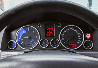 Подержанный автомобиль Volkswagen Touareg 2006 года (18 фото)