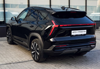 Подержанный автомобиль Geely Atlas 2024 года (3 фото)