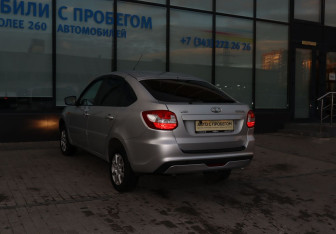 Подержанный автомобиль LADA (ВАЗ) Granta Liftback 2016 года (3 фото)