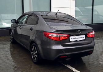 Подержанный автомобиль Kia Rio Sedan 2012 года (3 фото)