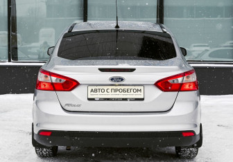 Подержанный автомобиль Ford Focus Sedan 2012 года (4 фото)