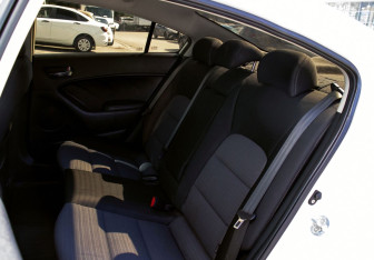 Подержанный автомобиль Kia Cerato Sedan 2013 года (17 фото)