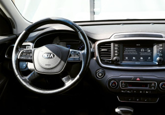 Подержанный автомобиль Kia Sorento 2018 года (20 фото)