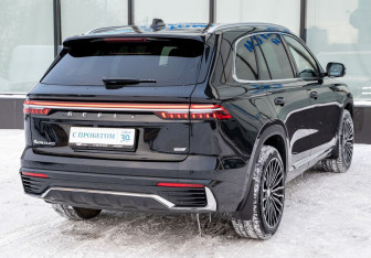 Подержанный автомобиль Geely Monjaro 2024 года (5 фото)