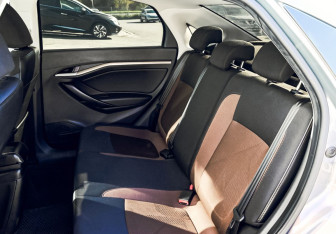 Подержанный автомобиль LADA (ВАЗ) Vesta Sedan 2017 года (17 фото)