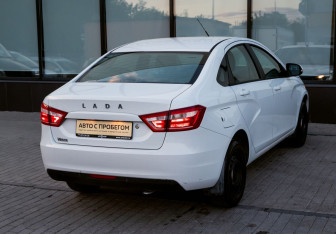 Подержанный автомобиль LADA (ВАЗ) Vesta Sedan 2017 года (5 фото)