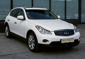 Подержанный автомобиль Infiniti EX 2011 года (7 фото)