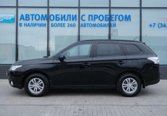 Подержанный автомобиль Mitsubishi Outlander 2013 года (2 фото)