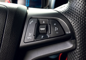 Подержанный автомобиль Chevrolet Aveo Sedan 2015 года (13 фото)