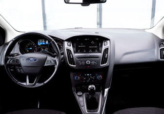 Подержанный автомобиль Ford Focus Sedan 2018 года (14 фото)