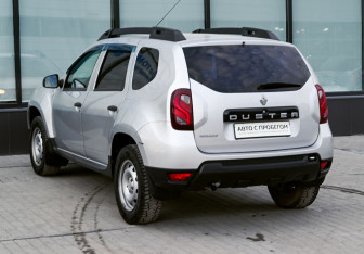 Подержанный автомобиль Renault Duster 2018 года (3 фото)
